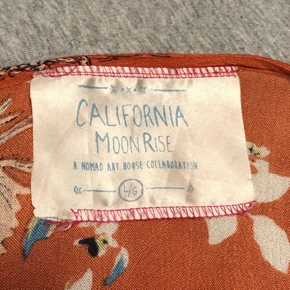 Beautiful Short Summer Dress - Picture 2 of 4